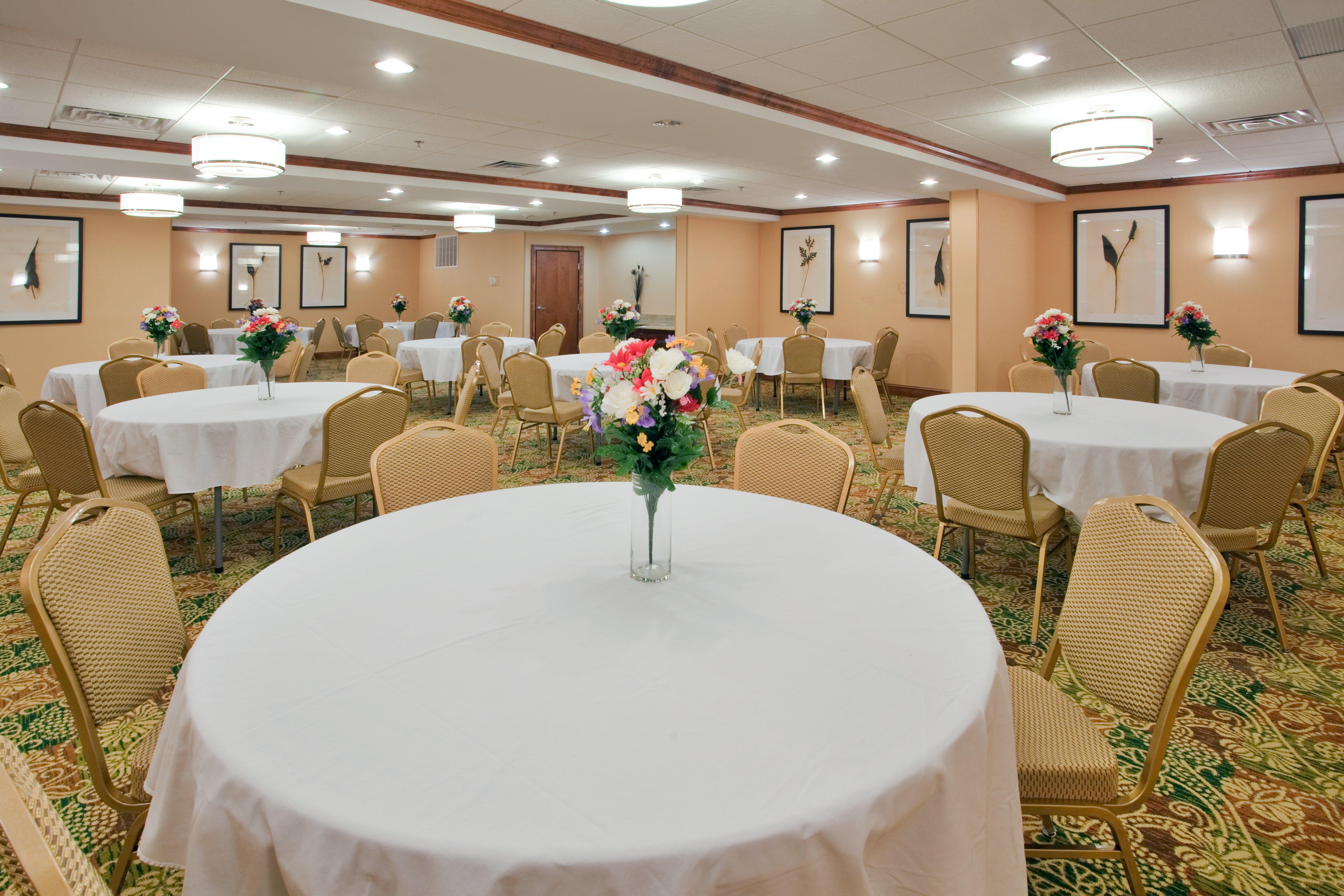 Holiday Inn Express Hotel & Suites Fredericksburg By Ihg Exteriör bild