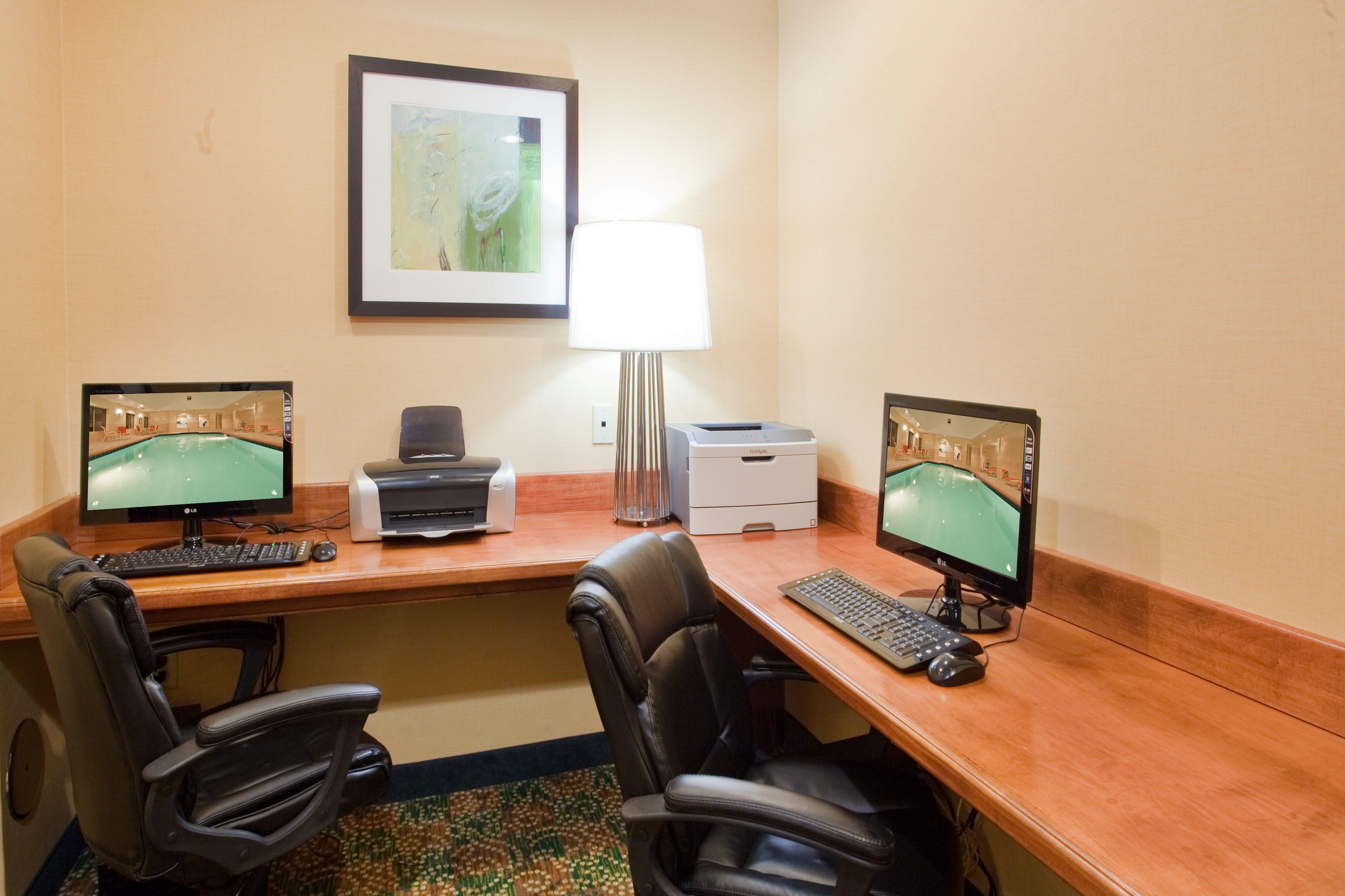 Holiday Inn Express Hotel & Suites Fredericksburg By Ihg Exteriör bild