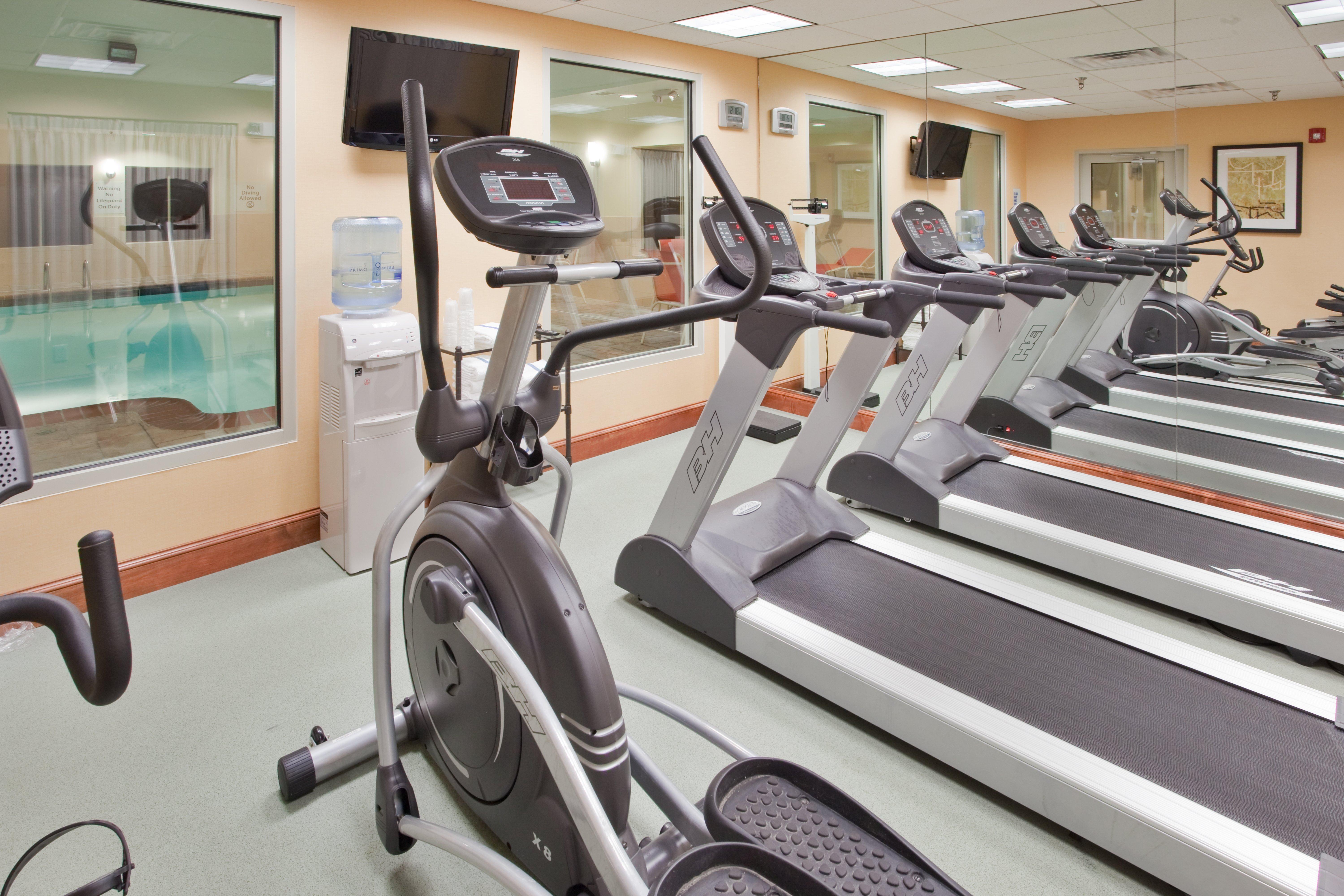 Holiday Inn Express Hotel & Suites Fredericksburg By Ihg Exteriör bild