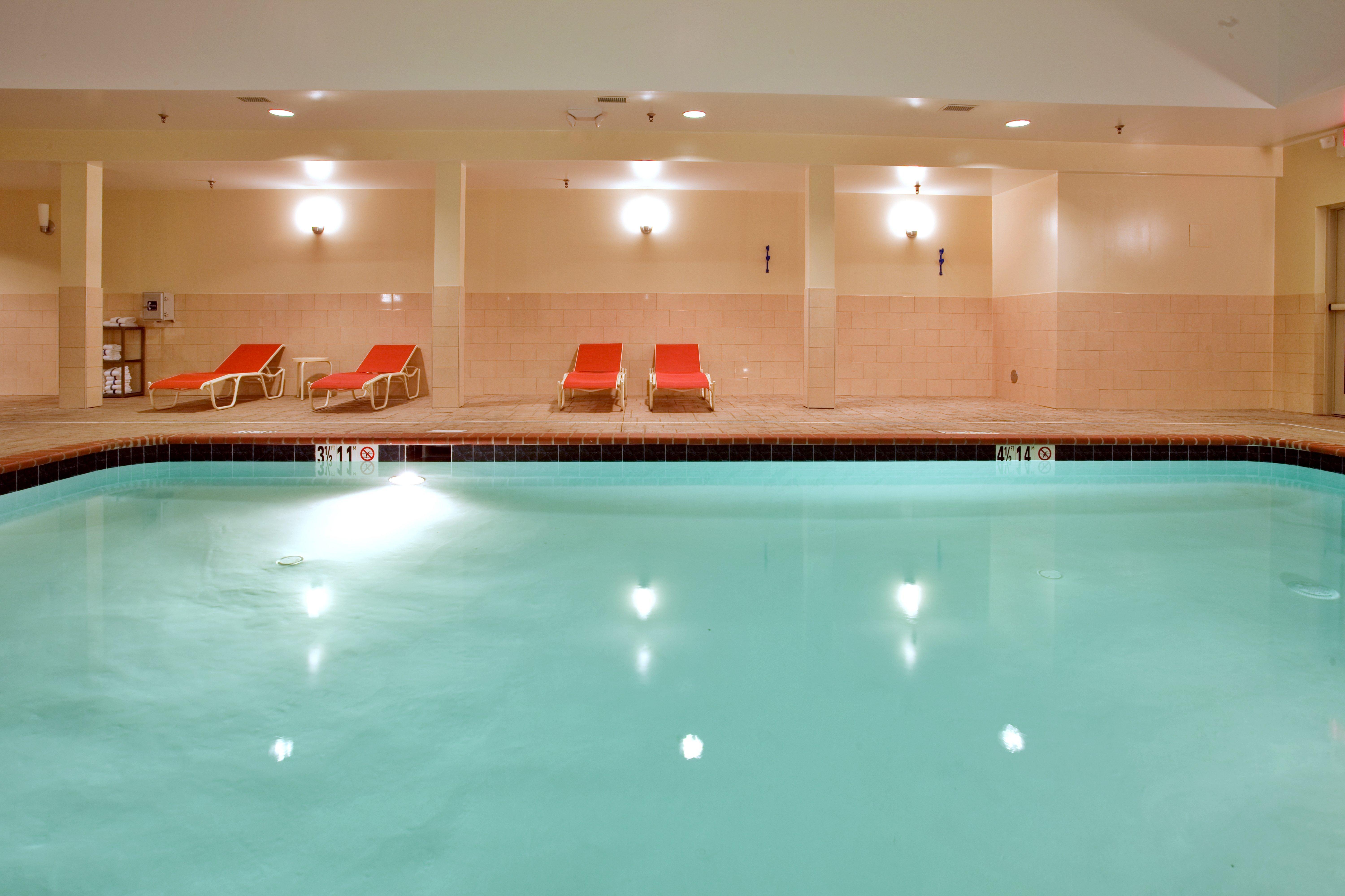 Holiday Inn Express Hotel & Suites Fredericksburg By Ihg Exteriör bild