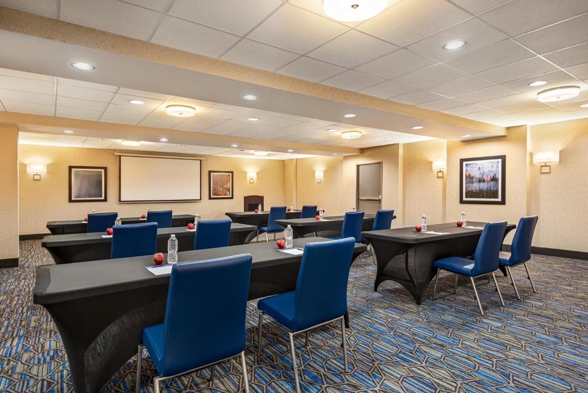 Holiday Inn Express Hotel & Suites Fredericksburg By Ihg Exteriör bild