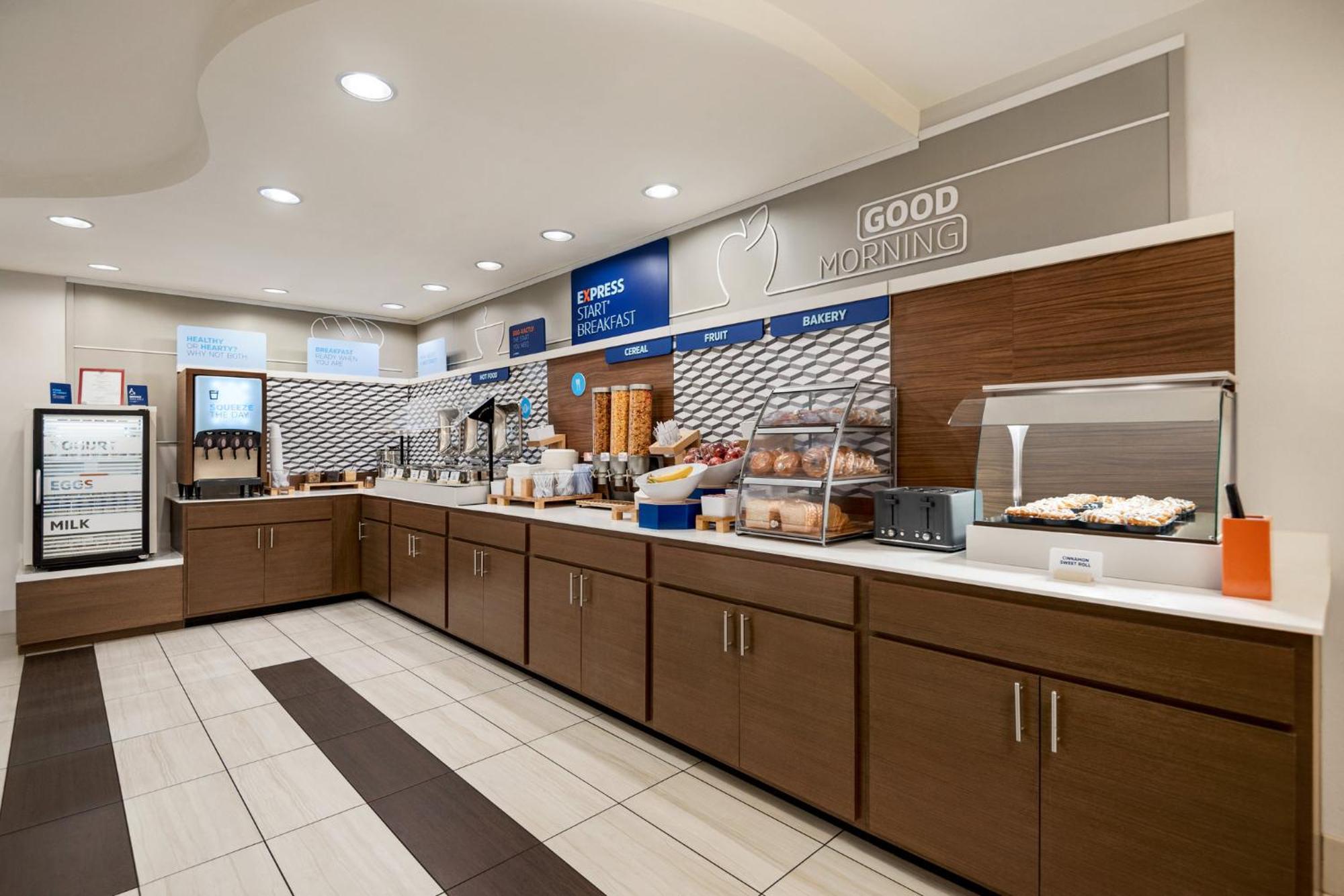 Holiday Inn Express Hotel & Suites Fredericksburg By Ihg Exteriör bild