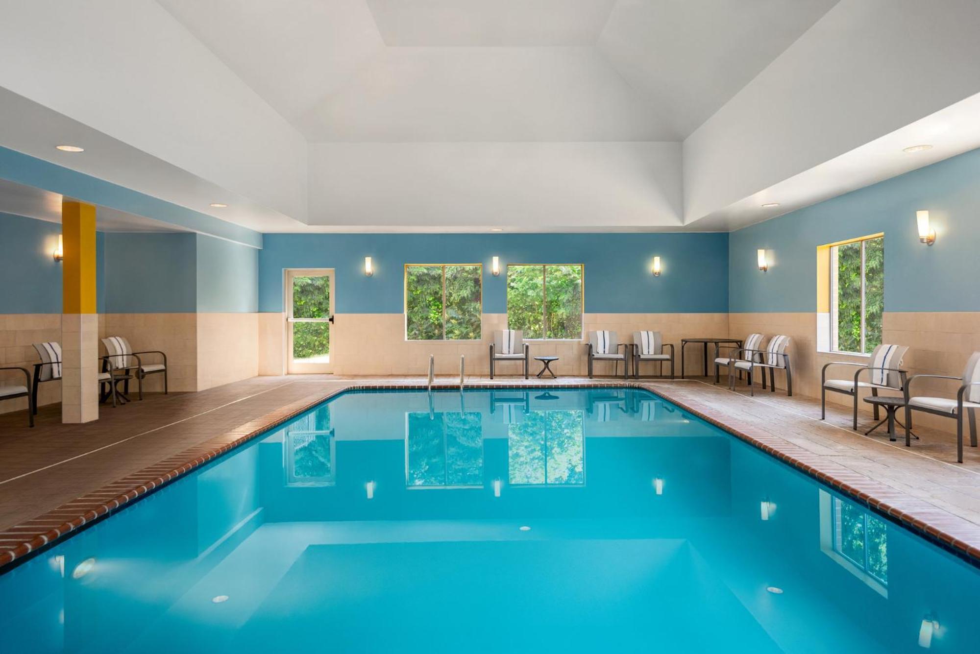 Holiday Inn Express Hotel & Suites Fredericksburg By Ihg Exteriör bild