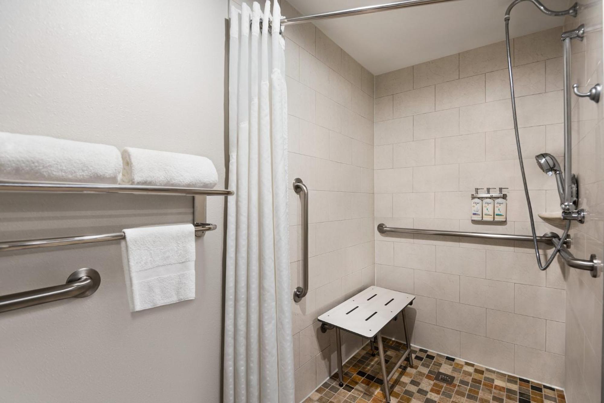 Holiday Inn Express Hotel & Suites Fredericksburg By Ihg Exteriör bild