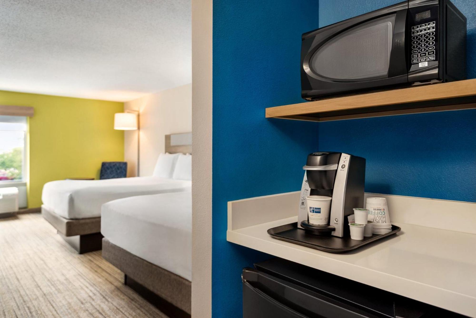 Holiday Inn Express Hotel & Suites Fredericksburg By Ihg Exteriör bild