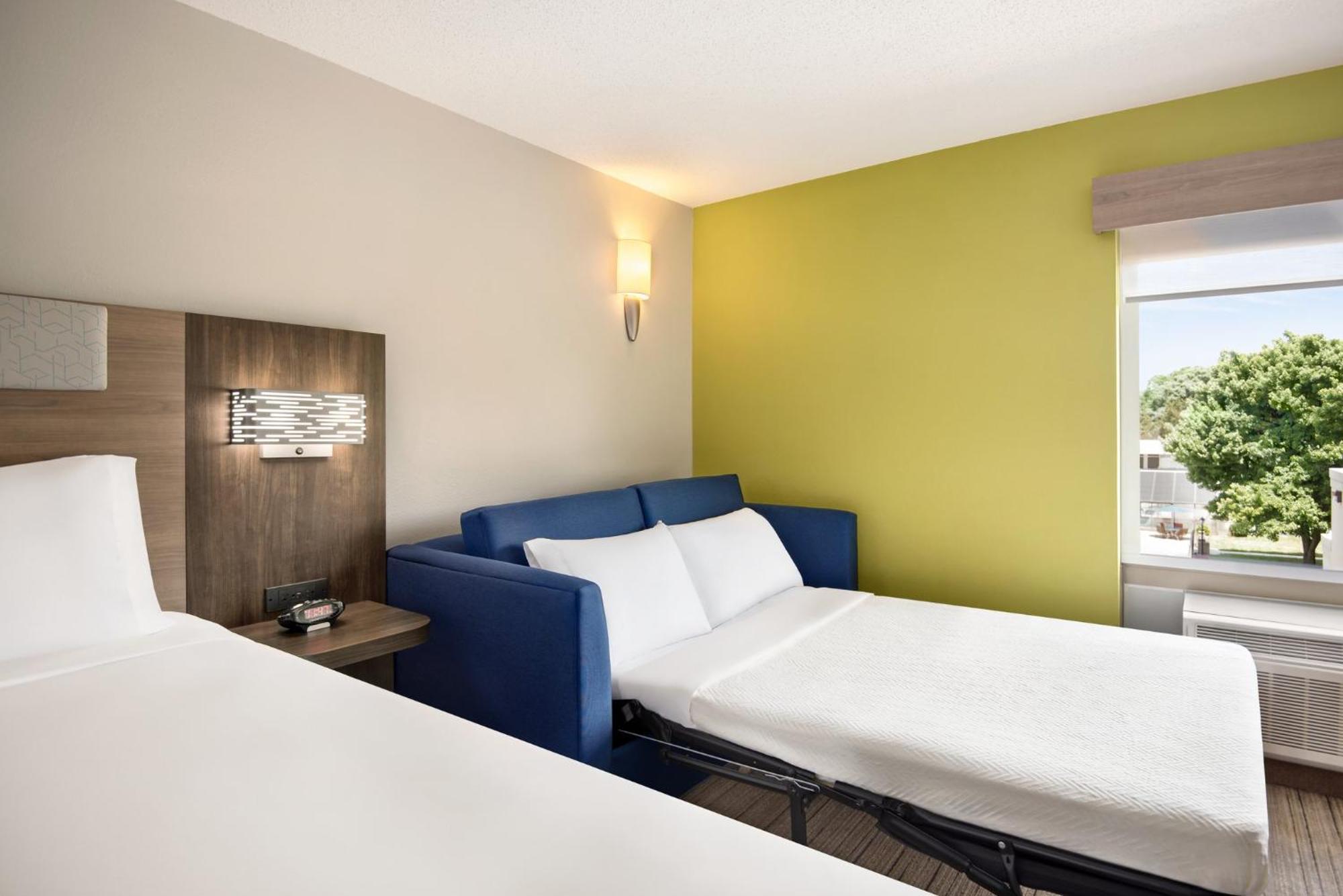 Holiday Inn Express Hotel & Suites Fredericksburg By Ihg Exteriör bild