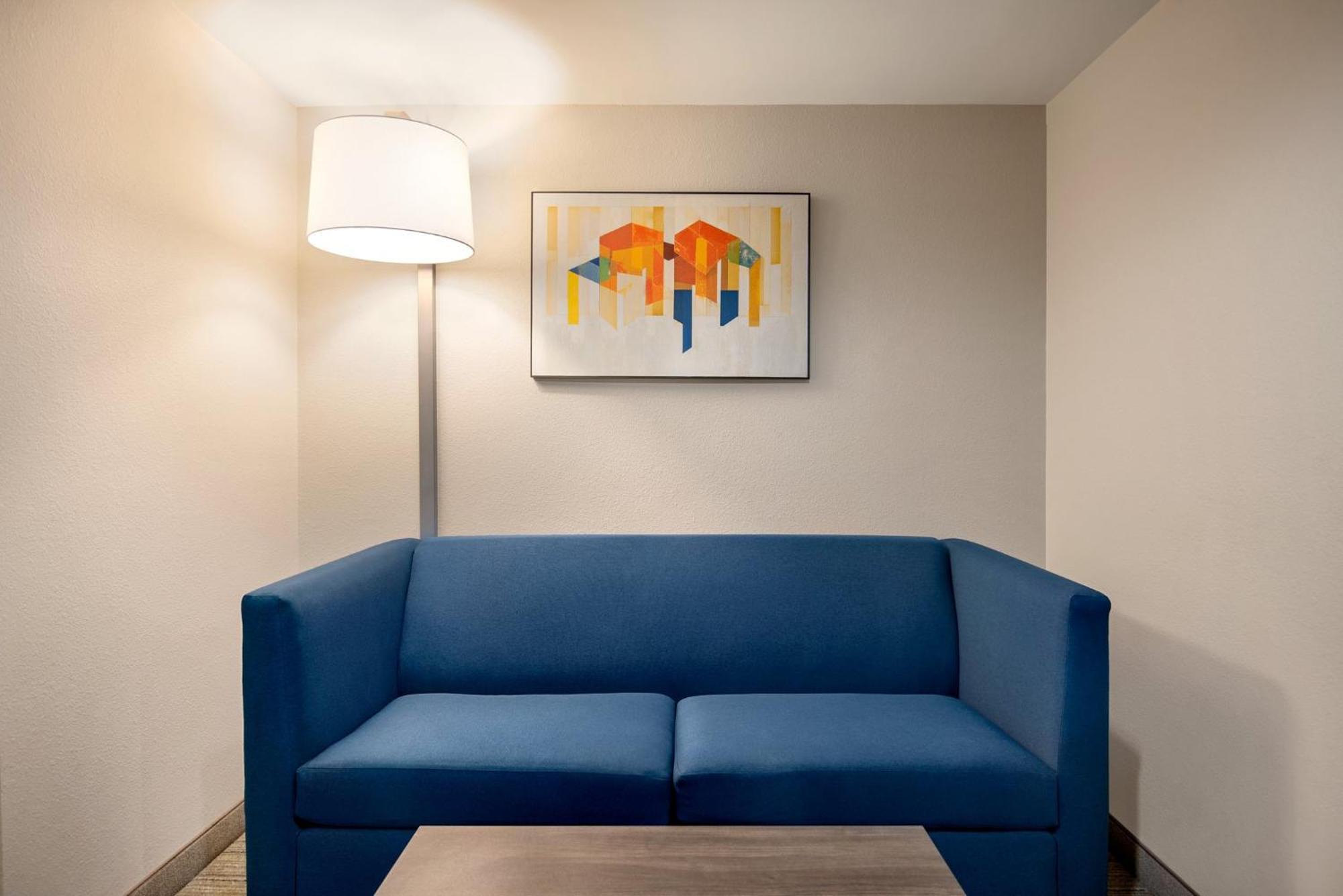 Holiday Inn Express Hotel & Suites Fredericksburg By Ihg Exteriör bild