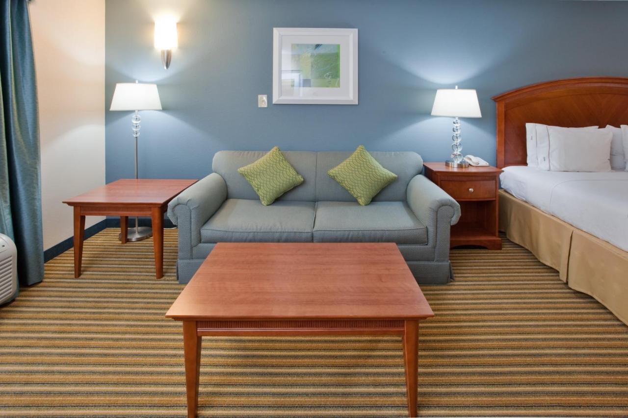 Holiday Inn Express Hotel & Suites Fredericksburg By Ihg Exteriör bild